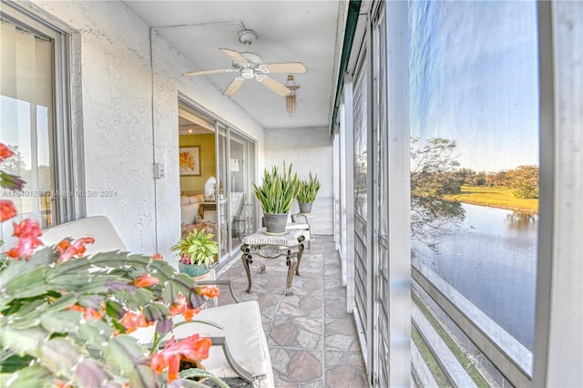 sunroom featuring ceiling fan