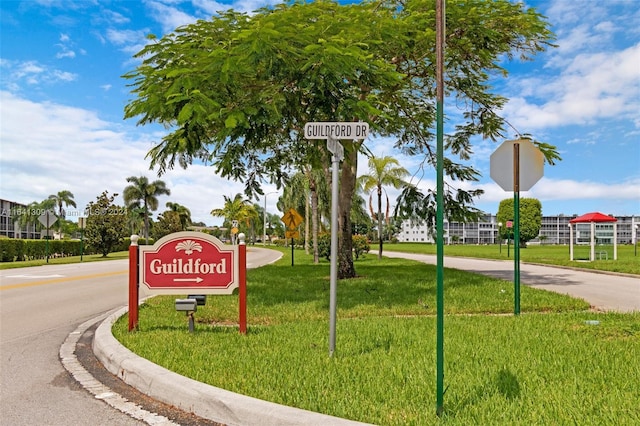 community sign with a lawn