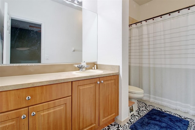 bathroom with tile patterned floors, a shower with shower curtain, vanity, and toilet