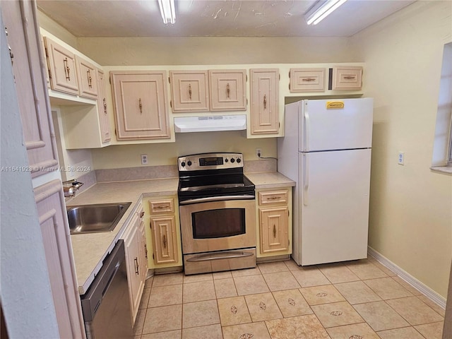 4025 N Nob Hill Rd Unit 507, Sunrise, FL 33351 - kitchen featuring a sink, light countertops, appliances with stainless steel finishes, under cabinet range hood, and light tile patterned flooring