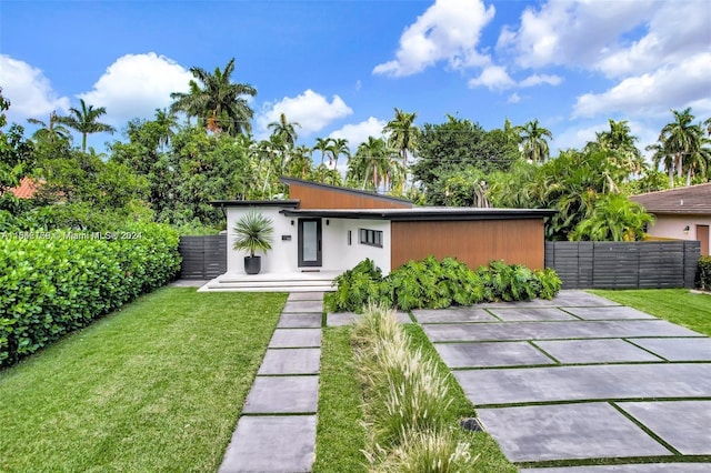 modern home featuring a front lawn