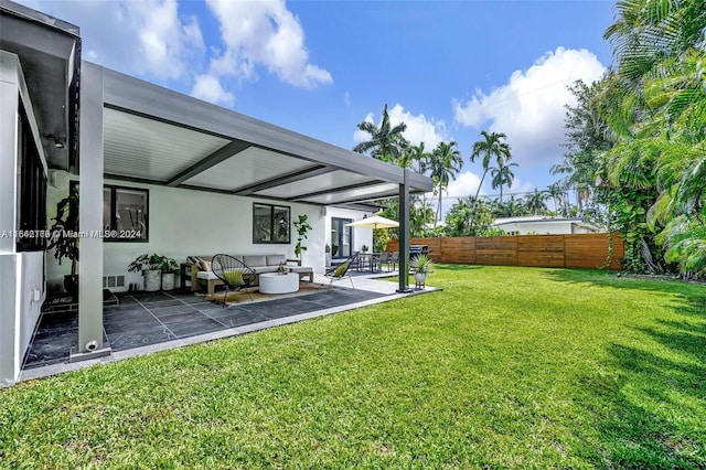 view of yard featuring an outdoor hangout area and a patio area