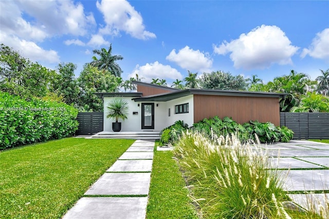 view of front of property with a front lawn