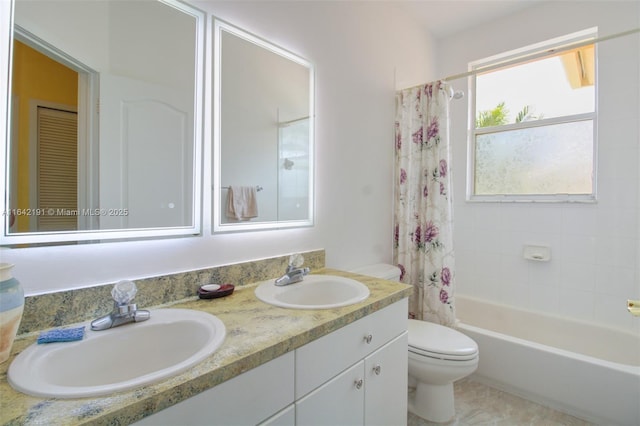 full bath with shower / tub combo with curtain, a sink, toilet, and double vanity