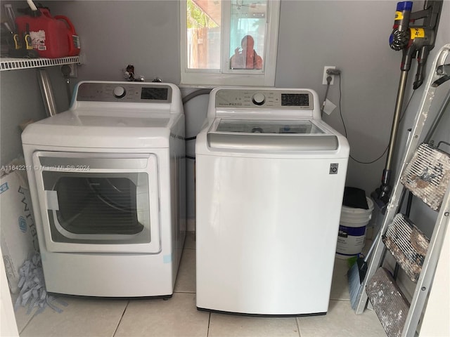 20042 W Lake Dr, Hialeah, FL 33015 - washroom featuring washer and dryer and light tile patterned floors