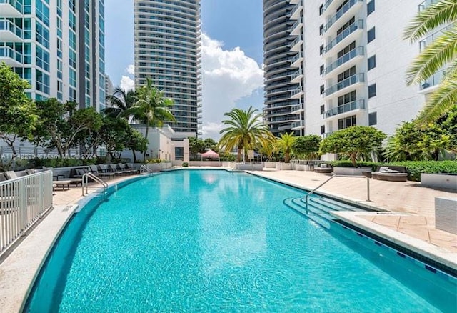 view of swimming pool