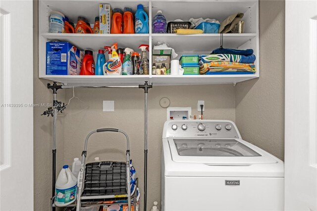 laundry area featuring washer / dryer