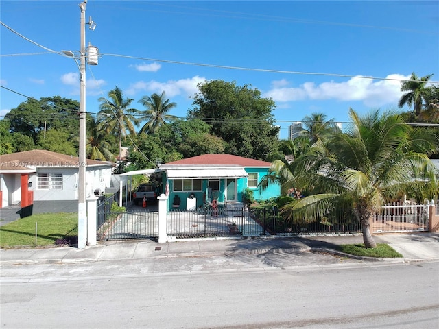 view of front of property