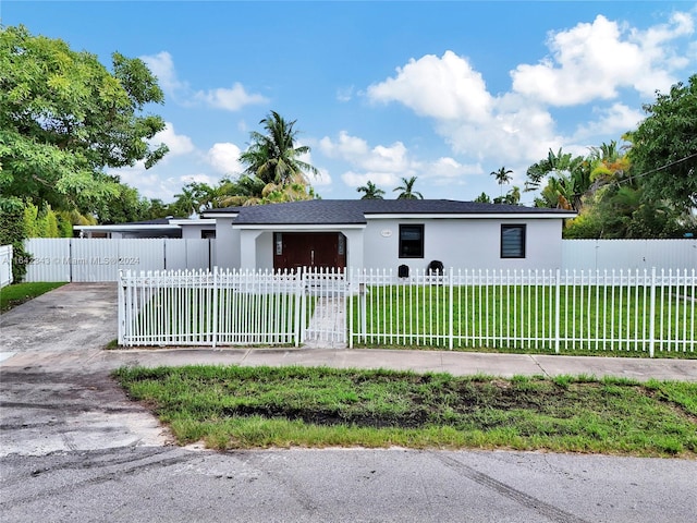 view of front of property with a front yard