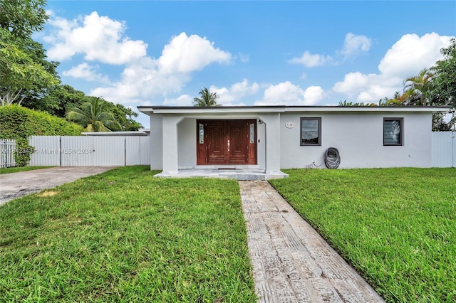 single story home with a front yard