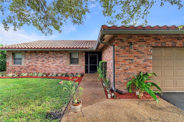 ranch-style house featuring a garage and a front lawn