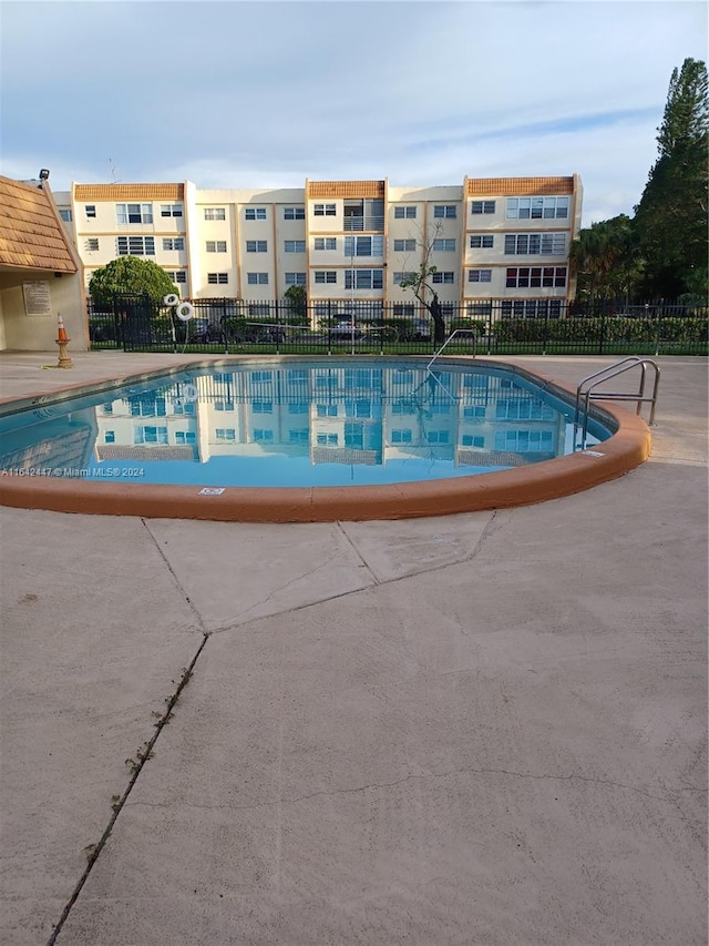 view of swimming pool