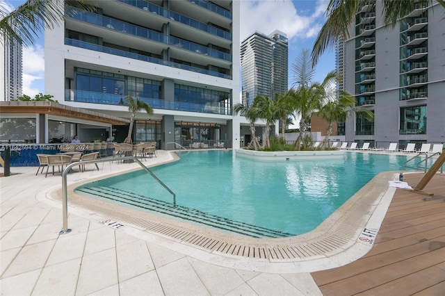 view of swimming pool