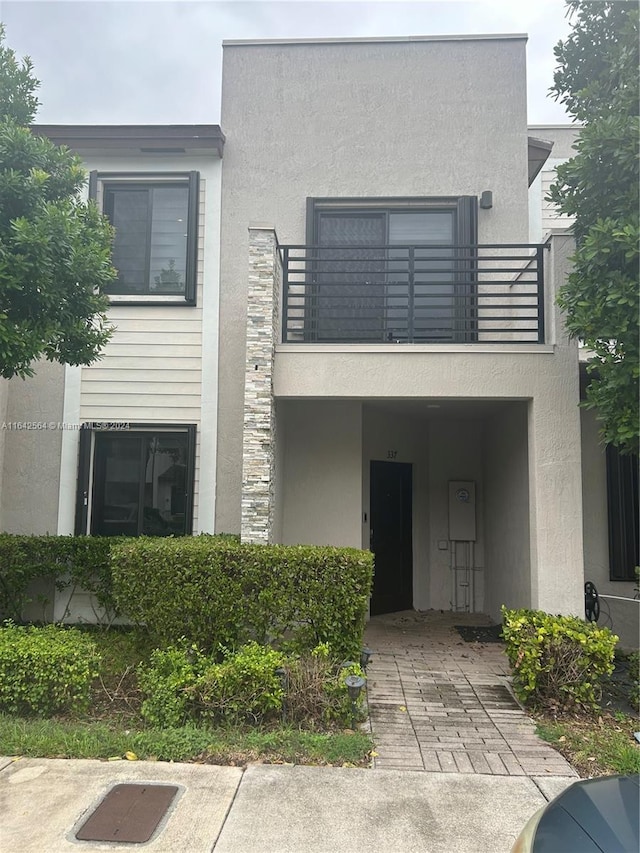 view of front of house featuring a balcony