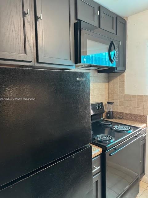 kitchen with decorative backsplash, black appliances, gray cabinetry, and light tile patterned floors