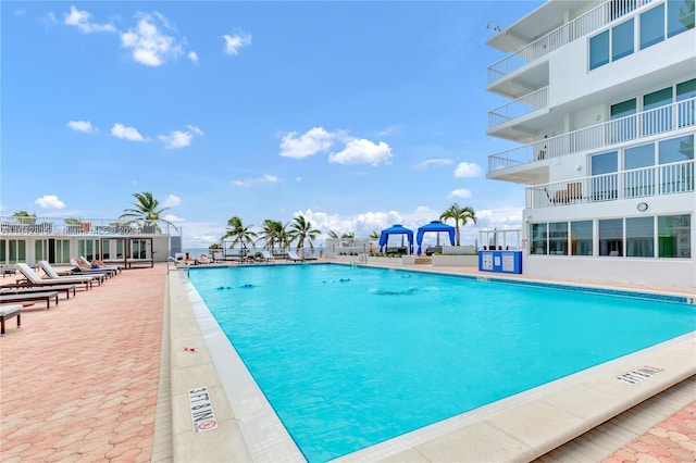 view of swimming pool