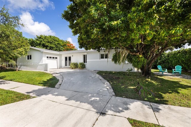 view of front of home featuring a garage and a front yard