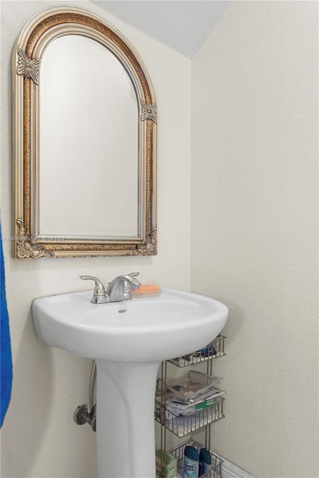 bathroom featuring sink