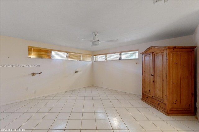 unfurnished room featuring light tile patterned floors and ceiling fan