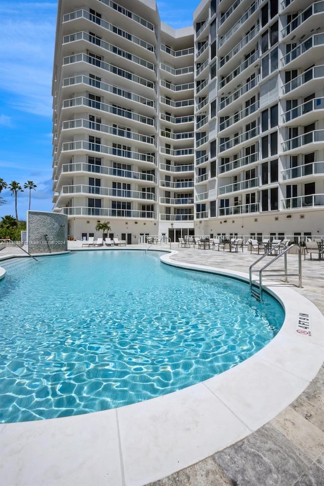 view of swimming pool