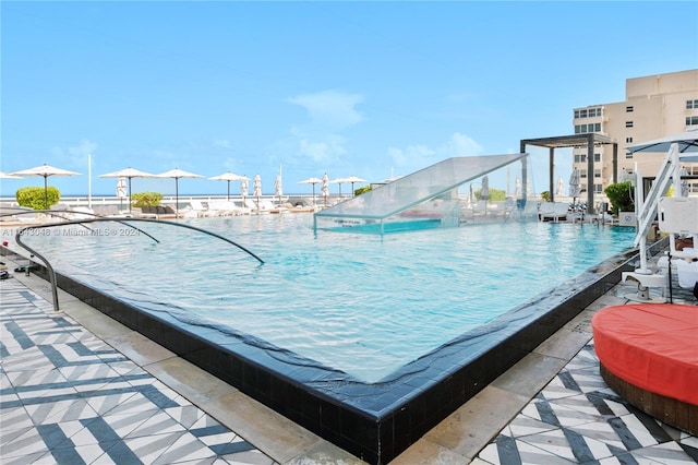 view of swimming pool featuring a jacuzzi