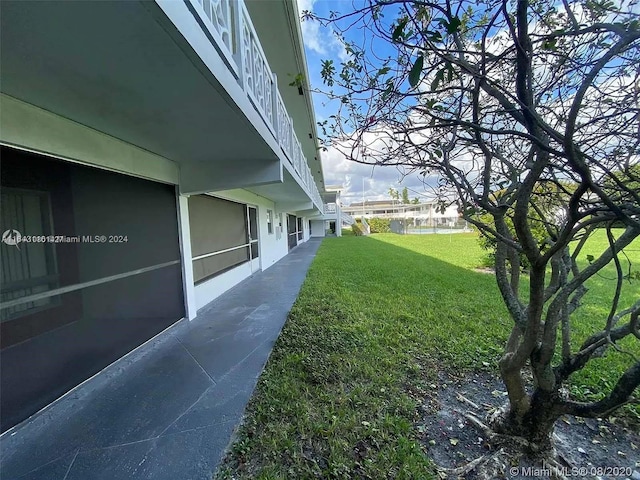 view of yard featuring a balcony