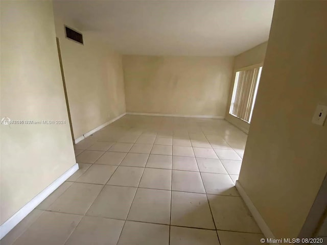 unfurnished room with light tile patterned floors