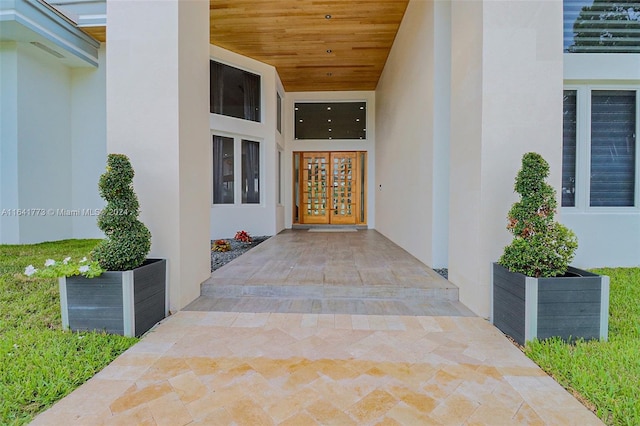 entrance to property with stucco siding