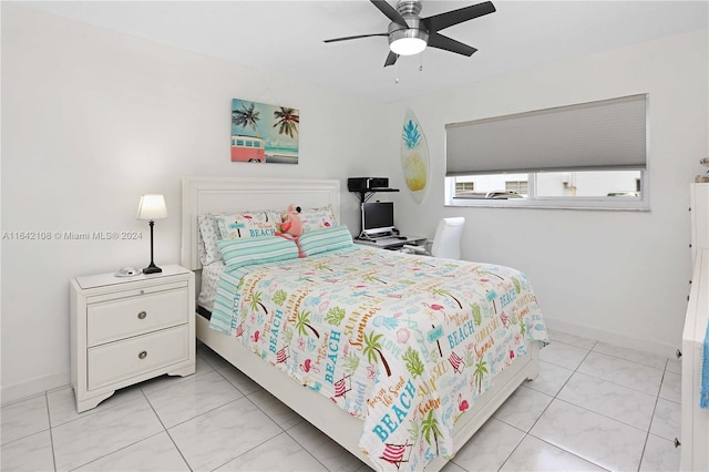 bedroom with ceiling fan