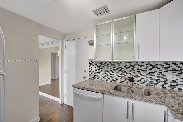 kitchen with backsplash, sink, dark hardwood / wood-style floors, dishwasher, and white cabinets