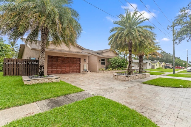 view of front of house featuring a front lawn