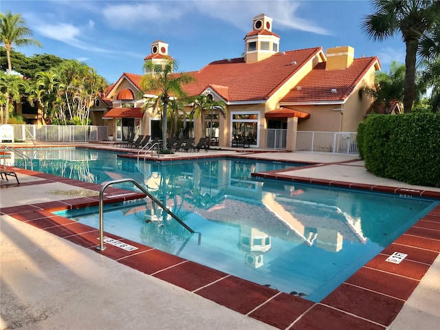 view of swimming pool