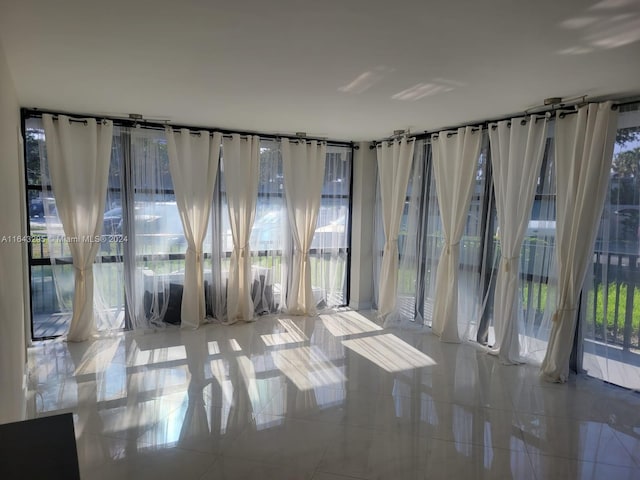 unfurnished room featuring light tile patterned floors