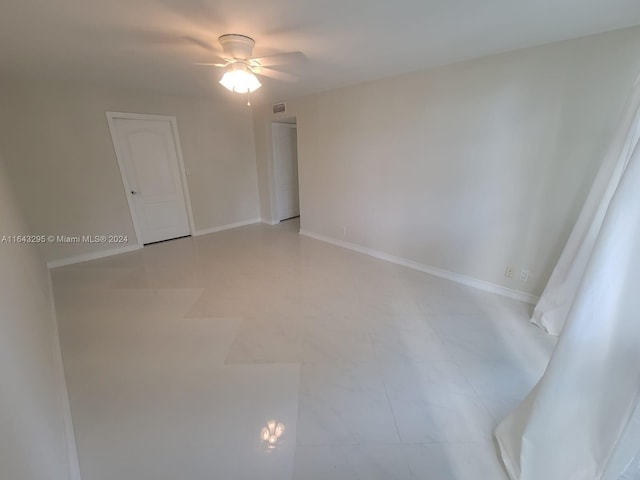 empty room with ceiling fan