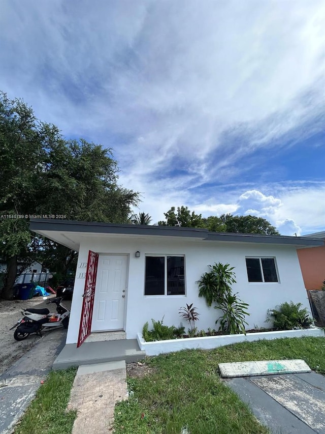 view of front of property