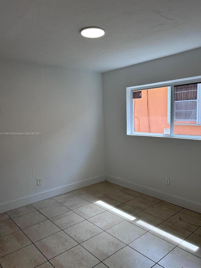 unfurnished room with light tile patterned floors