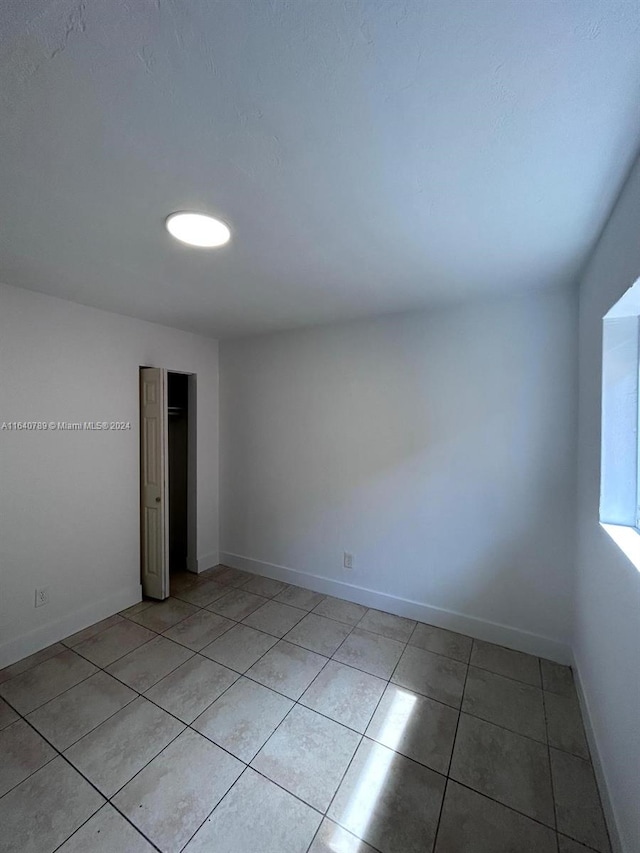 empty room featuring light tile patterned floors