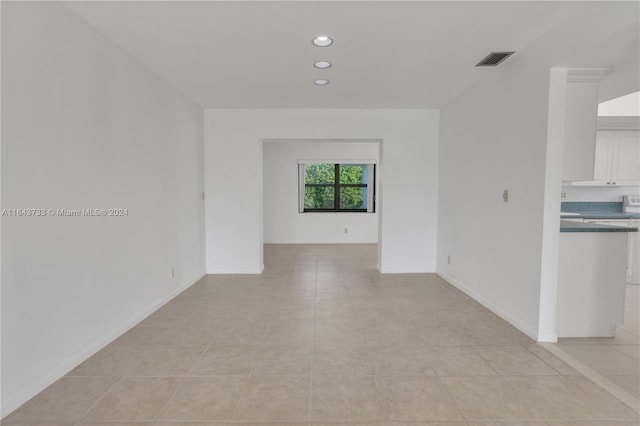 spare room featuring light tile patterned floors