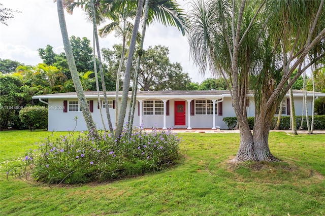 single story home featuring a front yard