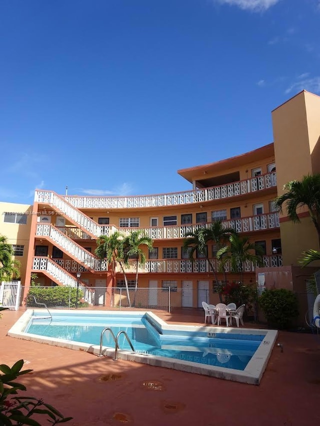 view of swimming pool