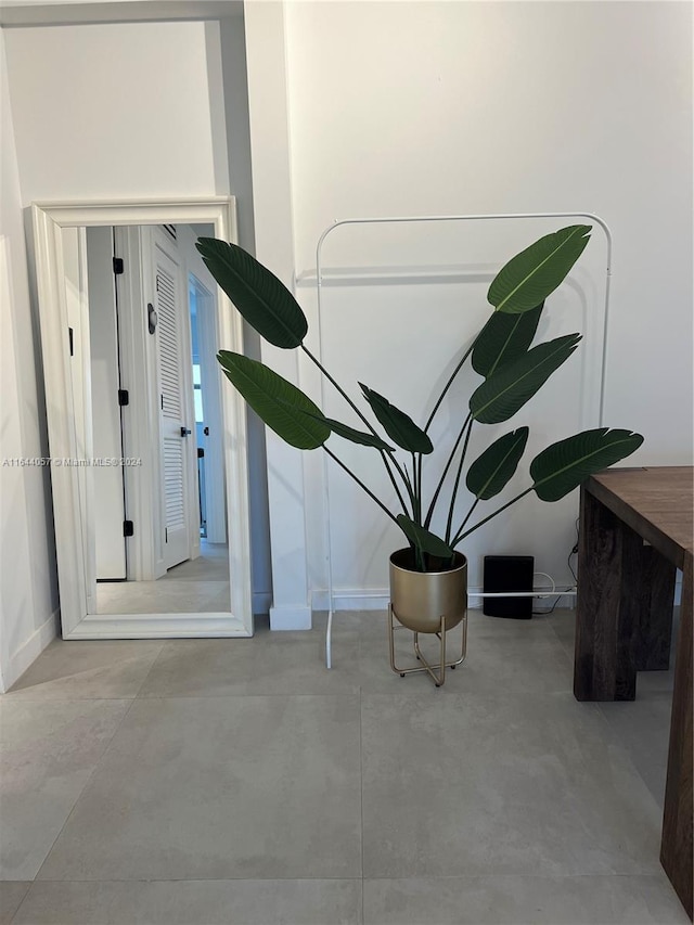 interior space featuring concrete flooring