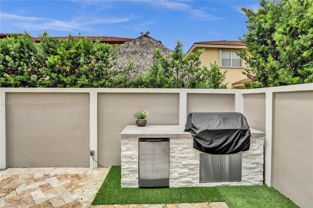 view of patio featuring an outdoor kitchen and area for grilling