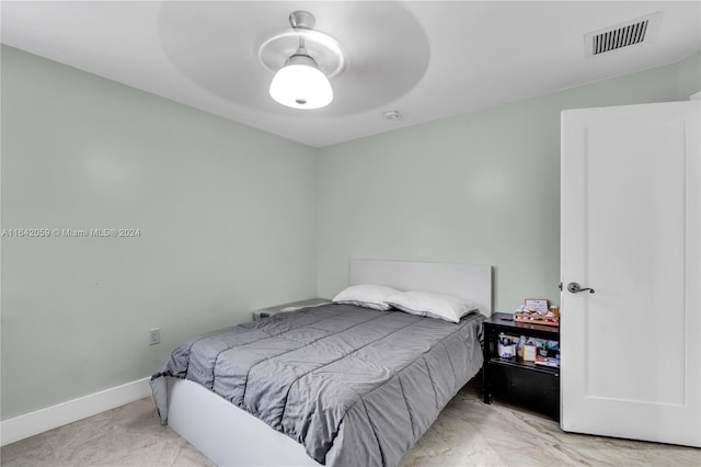 bedroom featuring ceiling fan