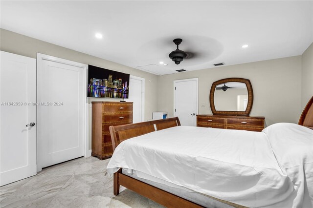 bedroom with ceiling fan