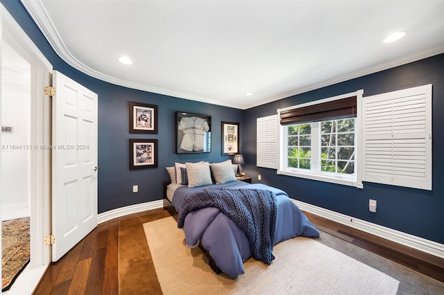 bedroom featuring crown molding, baseboards, wood finished floors, and recessed lighting