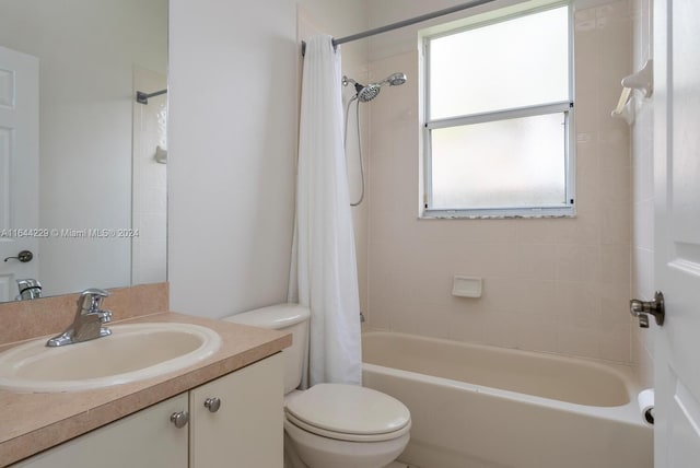 full bathroom with shower / bath combination with curtain, plenty of natural light, toilet, and vanity