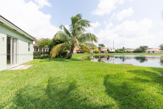 view of yard featuring a water view