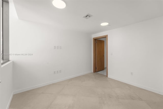 spare room featuring light tile patterned floors