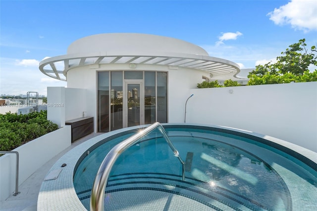 view of pool featuring a jacuzzi