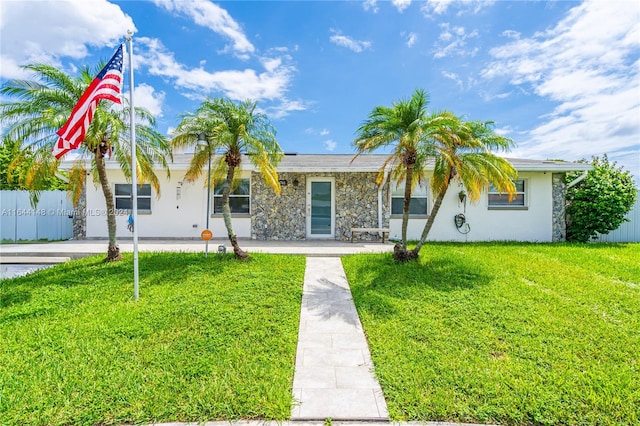 ranch-style home featuring a front lawn